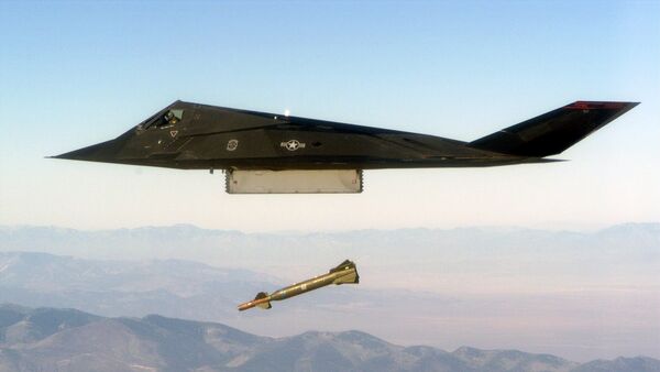 Американский бомбардировщик-невидимка F-117 Американский бомбардировщик-невидимка F-117