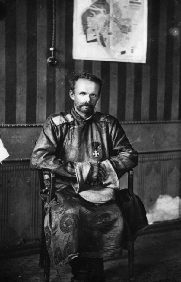 Барон Унгерн на допросе в Иркутске. Сентябрь 1921 года Барон Унгерн на допросе в Иркутске. Сентябрь 1921 года