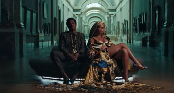 Кадр из клипа The Carters Кадр из клипа The Carters