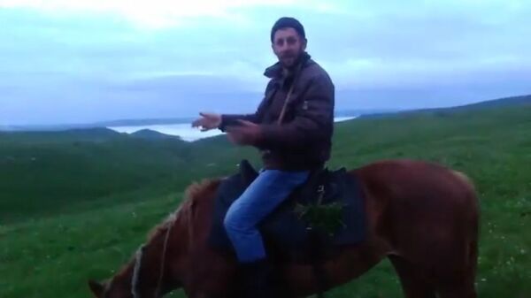 Алексей Скосырев пасет коней в Карачаево-Черкесии Алексей Скосырев пасет коней в Карачаево-Черкесии