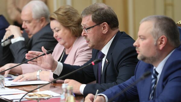 Председатель комитета Совета Федерации РФ по международным делам Константин Косачев во время встречи членов Совета Федерации РФ с делегацией Конгресса США Председатель комитета Совета Федерации РФ по международным делам Константин Косачев во время встречи членов Совета Федерации РФ с делегацией Конгресса США