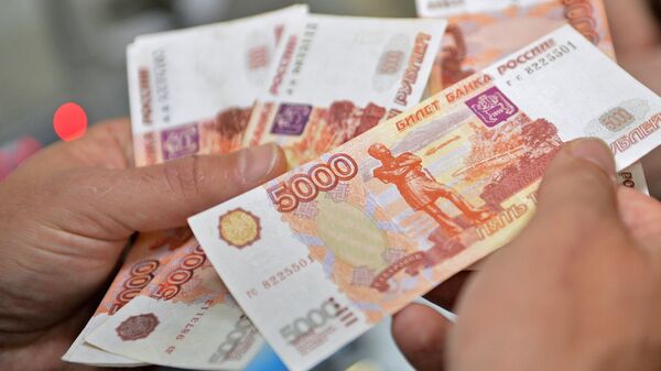 Россиянин лишился денег из-за долгов однофамильца