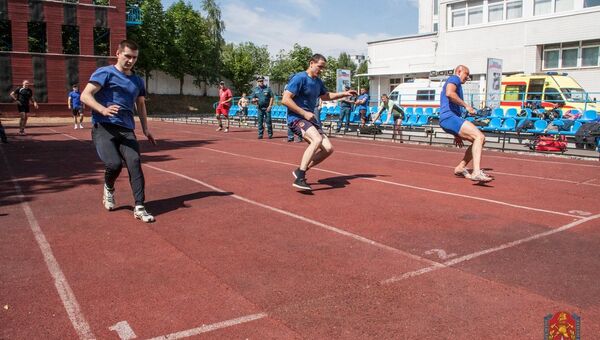 Участники конкурса Московские мастера на звание Лучший пожарный сдают нормативы по физподготовке Участники конкурса Московские мастера на звание Лучший пожарный сдают нормативы по физподготовке