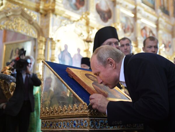 Президент РФ Владимир Путин во время посещения Валаамского монастыря в день празднования памяти преподобных Сергия и Германа Валаамских Президент РФ Владимир Путин во время посещения Валаамского монастыря в день празднования памяти преподобных Сергия и Германа Валаамских