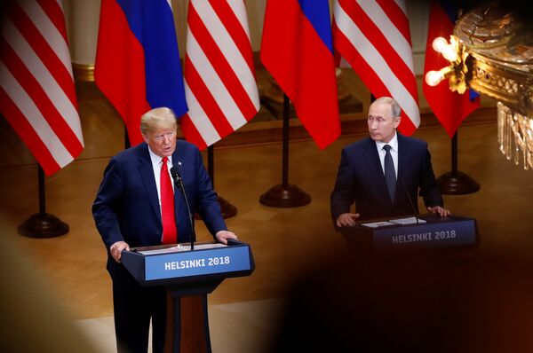 Президент РФ Владимир Путин и президент США Дональд Трамп во время пресс-конференции в Хельсинки. 16 июля 2018 Президент РФ Владимир Путин и президент США Дональд Трамп во время пресс-конференции в Хельсинки. 16 июля 2018