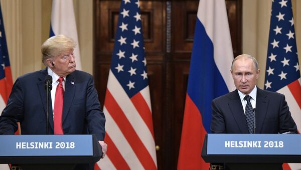 Президент РФ Владимир Путин и президент США Дональд Трамп на пресс-конференции по итогам встречи в Хельсинки Президент РФ Владимир Путин и президент США Дональд Трамп на пресс-конференции по итогам встречи в Хельсинки