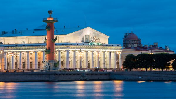 Россия, Санкт-Петербург, Ростральная колонна Россия, Санкт-Петербург, Ростральная колонна