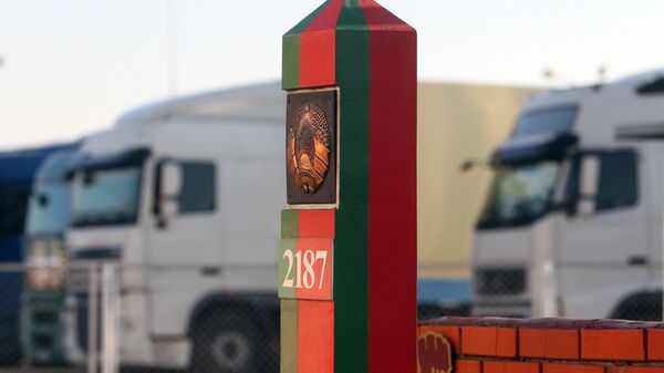 Пограничный столб на территории пограничного контрольно-пропускного пункта Козловичи в Брестской области Пограничный столб на территории пограничного контрольно-пропускного пункта Козловичи в Брестской области