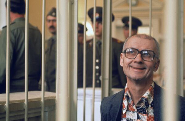 Андрей Чикатило в суде Андрей Чикатило в суде