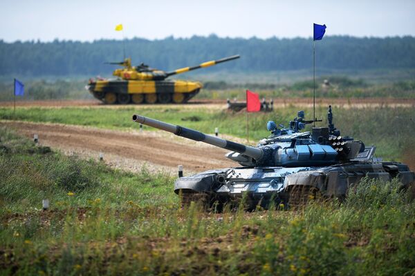 Танки команды армии Армении (на первом плане) и Вьетнама в индивидуальной гонке международных соревнований Танковый биатлон — 2018 на подмосковном полигоне Алабино Танки команды армии Армении (на первом плане) и Вьетнама в индивидуальной гонке международных соревнований Танковый биатлон — 2018 на подмосковном полигоне Алабино