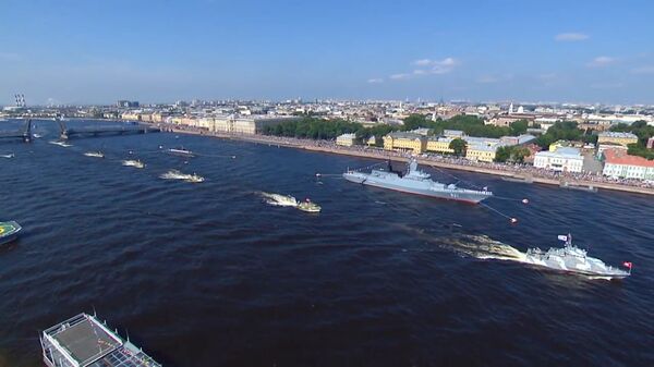 День ВМФ: корабли, авиация и салют в Санкт-Петербурге День ВМФ: корабли, авиация и салют в Санкт-Петербурге