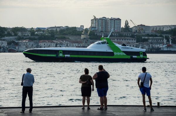 Скоростное морское пассажирское судно на подводных крыльях «Комета 120М» выполняет первый рейс по маршруту между Севастополем и Ялтой Скоростное морское пассажирское судно на подводных крыльях «Комета 120М» выполняет первый рейс по маршруту между Севастополем и Ялтой