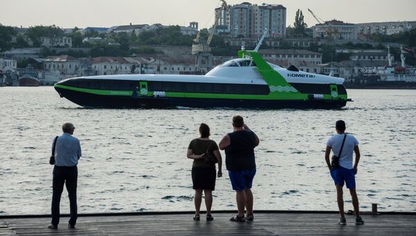 Скоростное морское пассажирское судно на подводных крыльях «Комета 120М» выполняет первый рейс по маршруту между Севастополем и Ялтой Скоростное морское пассажирское судно на подводных крыльях «Комета 120М» выполняет первый рейс по маршруту между Севастополем и Ялтой