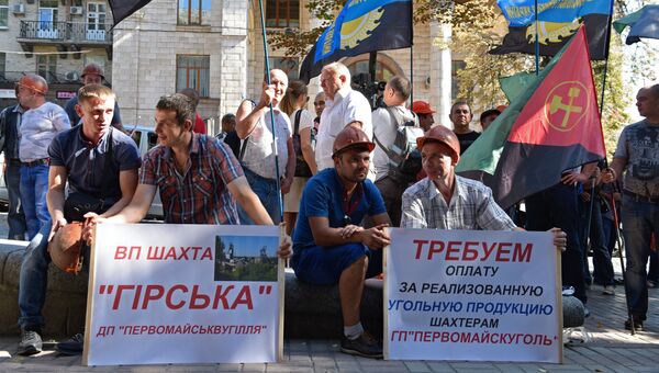 Акция протеста шахтеров у здания Минэнерго Украины в Киеве. Архивное фото Акция протеста шахтеров у здания Минэнерго Украины в Киеве. Архивное фото