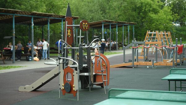 Детская площадка в сквере Детская площадка в сквере