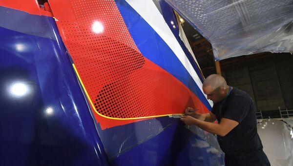 Процесс покраски самолета Sukhoi Superjet 100 Процесс покраски самолета Sukhoi Superjet 100
