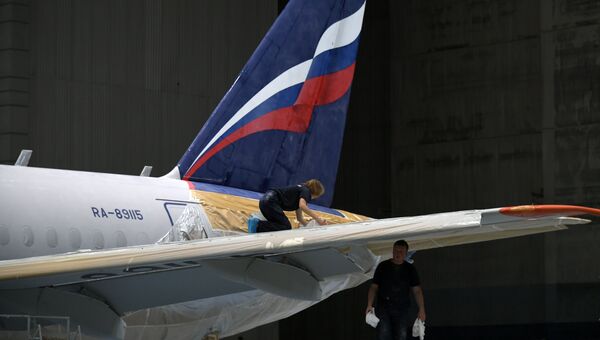 Процесс покраски самолета Sukhoi Superjet 100 Процесс покраски самолета Sukhoi Superjet 100