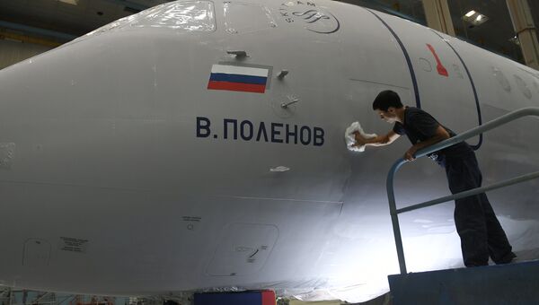Процесс покраски самолета Sukhoi Superjet 100 Процесс покраски самолета Sukhoi Superjet 100