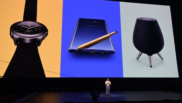 Генеральный директор Samsung Донг Джинг Ко на презентации Galaxy Unpacked в Нью-Йорке Генеральный директор Samsung Донг Джинг Ко на презентации Galaxy Unpacked в Нью-Йорке