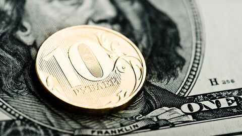 Российские рубли и доллары США Российские рубли и доллары США