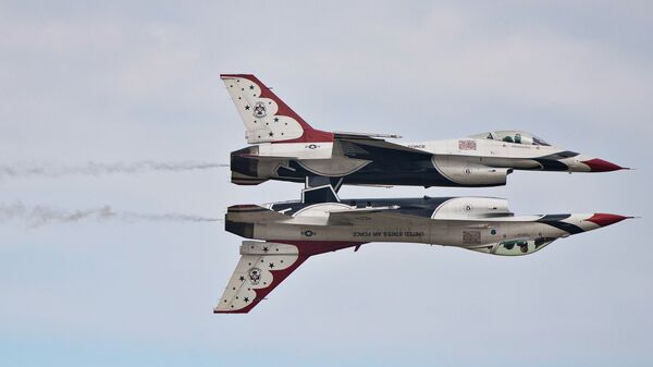 Истребители F-16 Thunderbirds ВВС США Истребители F-16 Thunderbirds ВВС США