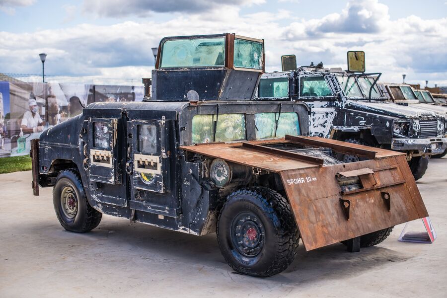 Импровизированный башенный броневик из армейского внедорожника Hummer Импровизированный башенный броневик из армейского внедорожника Hummer