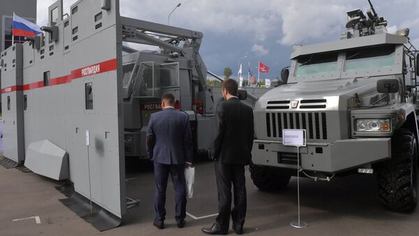 Бронированный корпусной автомобиль Патруль 4х4 на стенде концерна Калашников на форуме Армия-2018 в Кубинке Бронированный корпусной автомобиль Патруль 4х4 на стенде концерна Калашников на форуме Армия-2018 в Кубинке