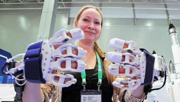 Посетительница IV Международного военно-технического форума «Армия-2018» Посетительница IV Международного военно-технического форума «Армия-2018»