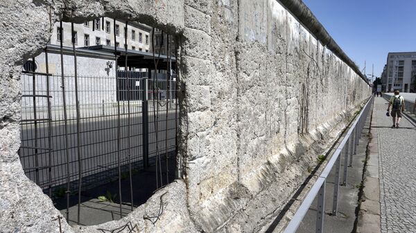 Берлинская стена на территории музея Топография террора в Берлине Берлинская стена на территории музея Топография террора в Берлине