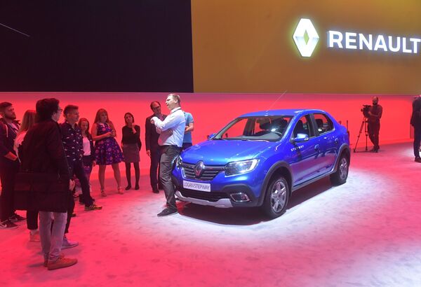 Автомобиль Renault Logan Stepway на Московском международном автомобильном салоне 2018 Автомобиль Renault Logan Stepway на Московском международном автомобильном салоне 2018