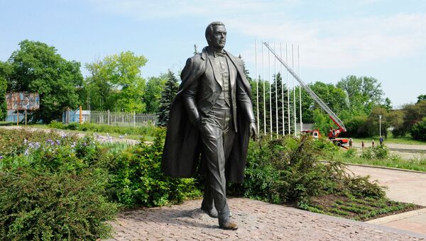 Памятник Иосифу Кобзону в Донецке Памятник Иосифу Кобзону в Донецке