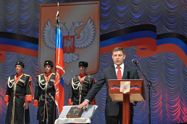 Избранный глава Донецкой народной республики Александр Захарченко на церемонии инаугурации в Донецком драматическом театре Избранный глава Донецкой народной республики Александр Захарченко на церемонии инаугурации в Донецком драматическом театре