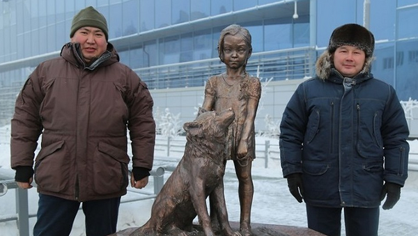 Памятник 4-летней Карине Чикитовой, выжившей в тайге, установленный в Якутске Памятник 4-летней Карине Чикитовой, выжившей в тайге, установленный в Якутске
