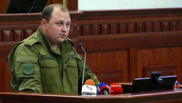 Исполняющий обязанности главы Донецкой народной республики Дмитрий Трапезников на церемонии представления депутатам Народного совета ДНР. 1 сентября 2018 Архивное фото Исполняющий обязанности главы Донецкой народной республики Дмитрий Трапезников на церемонии представления депутатам Народного совета ДНР. 1 сентября 2018 Архивное фото