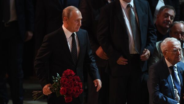 Президент РФ Владимир Путин на церемонии прощания с Иосифом Кобзоном Президент РФ Владимир Путин на церемонии прощания с Иосифом Кобзоном