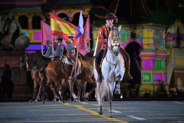 Закрытие XI Международного военно-музыкального фестиваля Спасская башня на Красной площади в Москве Закрытие XI Международного военно-музыкального фестиваля Спасская башня на Красной площади в Москве