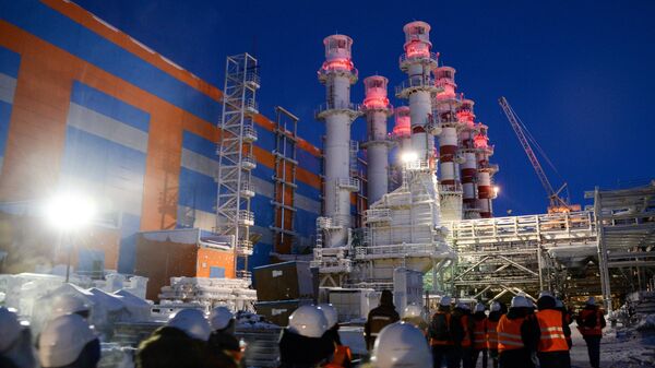 Трубы электростанции на заводе по производству сжиженного газа Ямал СПГ Трубы электростанции на заводе по производству сжиженного газа Ямал СПГ