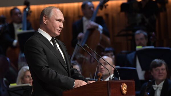 Президент РФ Владимир Путин на церемонии открытия нового концертного зала Зарядье. 8 сентября 2018 Президент РФ Владимир Путин на церемонии открытия нового концертного зала Зарядье. 8 сентября 2018