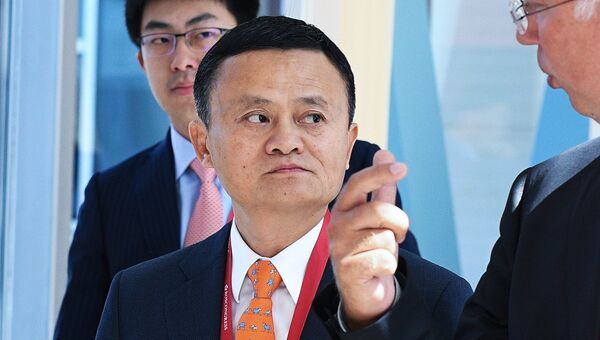 Основатель Alibaba Джек Ма (в центре) и генеральный директор Российского фонда прямых инвестиций (РФПИ) Кирилл Дмитриев Основатель Alibaba Джек Ма (в центре) и генеральный директор Российского фонда прямых инвестиций (РФПИ) Кирилл Дмитриев