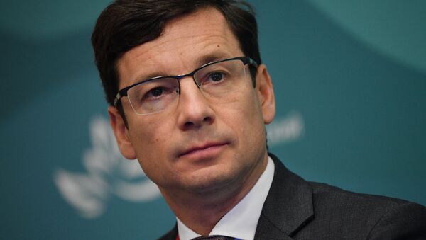 Коммерческий директор Siemens Russia Александр Либеров принимает участие в бизнес-диалоге Россия – Европа в рамках IV Восточного экономического форума во Владивостоке Коммерческий директор Siemens Russia Александр Либеров принимает участие в бизнес-диалоге Россия – Европа в рамках IV Восточного экономического форума во Владивостоке