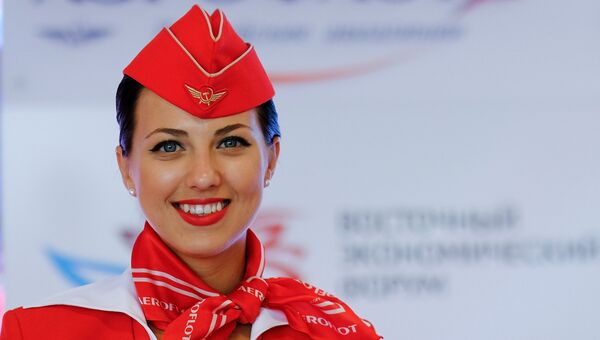 Девушка у стенда авиакомпании Аэрофлот на площадке Восточного экономического форума во Владивостоке Девушка у стенда авиакомпании Аэрофлот на площадке Восточного экономического форума во Владивостоке
