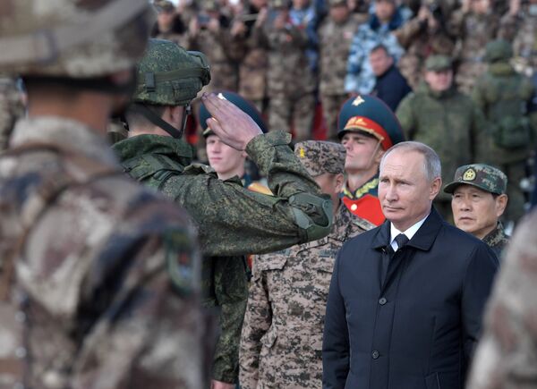 Владимир Путин на полевом смотре войск забайкальского полигона Цугол. 13 сентября 2018 Владимир Путин на полевом смотре войск забайкальского полигона Цугол. 13 сентября 2018