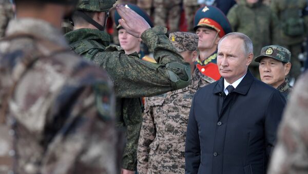 Владимир Путин на полевом смотре войск забайкальского полигона Цугол. 13 сентября 2018 Владимир Путин на полевом смотре войск забайкальского полигона Цугол. 13 сентября 2018