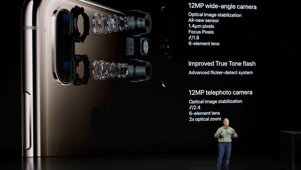 Cтарший вице-президент Apple маркетингу Фил Шиллер, рассказывает о камере в Apple iPhone XS. 12 сентября 2018 года Cтарший вице-президент Apple маркетингу Фил Шиллер, рассказывает о камере в Apple iPhone XS. 12 сентября 2018 года