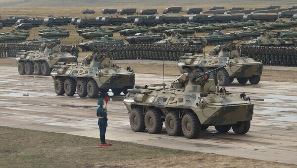 Парад участников военных маневров Восток-2018 на забайкальском полигоне Цугол. 13 сентября 2018. Парад участников военных маневров Восток-2018 на забайкальском полигоне Цугол. 13 сентября 2018.