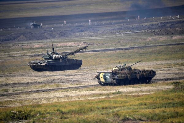 Основной этап военных маневров российских и китайских вооруженных сил Восток-2018 на полигоне Цугол в Забайкальском крае Основной этап военных маневров российских и китайских вооруженных сил Восток-2018 на полигоне Цугол в Забайкальском крае