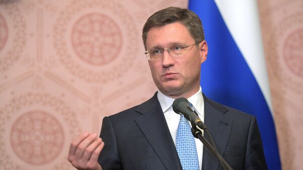 Министр энергетики РФ Александр Новак во время подхода к прессе по итогам встречи в Москве с министром энергетики США Риком Перри. 13 сентября 2018 Министр энергетики РФ Александр Новак во время подхода к прессе по итогам встречи в Москве с министром энергетики США Риком Перри. 13 сентября 2018