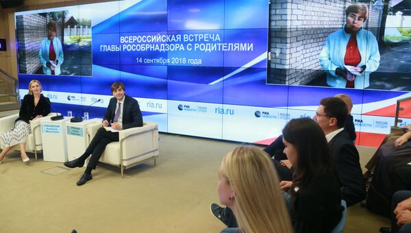 Руководитель Федеральной службы по надзору в сфере образования и науки Сергей Кравцов в пресс-центре МИА Россия сегодня Руководитель Федеральной службы по надзору в сфере образования и науки Сергей Кравцов в пресс-центре МИА Россия сегодня