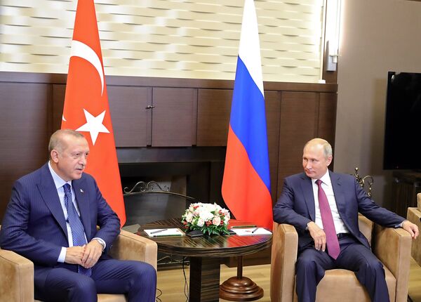 Президент РФ Владимир Путин и президент Турции Реджеп Тайип Эрдоган во время встречи в Сочи. 17 сентября 2018 Президент РФ Владимир Путин и президент Турции Реджеп Тайип Эрдоган во время встречи в Сочи. 17 сентября 2018