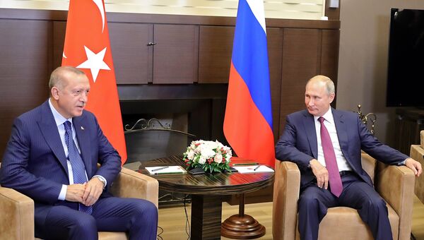 Президент РФ Владимир Путин и президент Турции Реджеп Тайип Эрдоган во время встречи в Сочи. 17 сентября 2018 Президент РФ Владимир Путин и президент Турции Реджеп Тайип Эрдоган во время встречи в Сочи. 17 сентября 2018